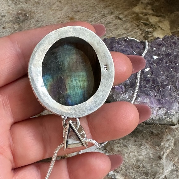 Silver Round Labradorite Stone Necklace - Picture 8 of 9
